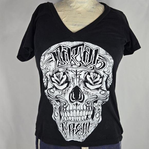 Fatal Tops - Fatal Crew Skull Graphic Tee V‎ Neck Short Sleeve T-Shirt Black Medium 2004 VTG